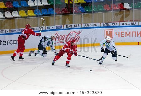 L. Radil (69) Dribble