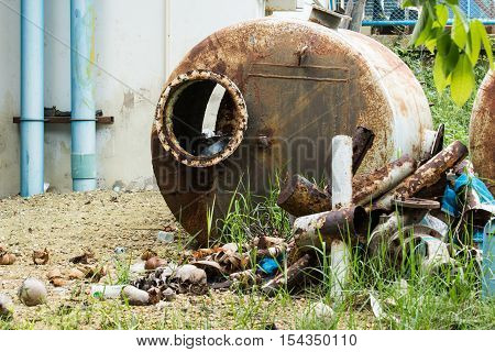 the water tank and accessories (used) in environment
