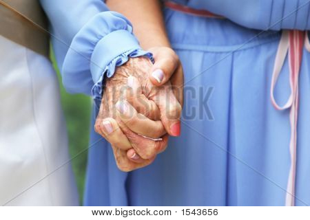 Generaciones cogidos de la mano