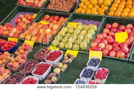 detail of a fruit stand with various fruits