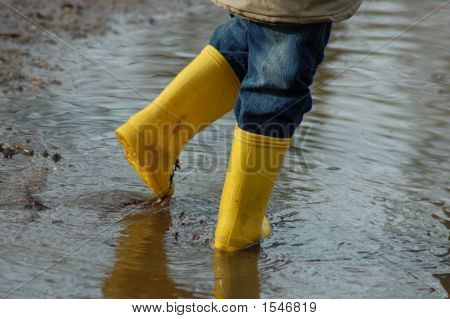 Støvler i en vandpyt