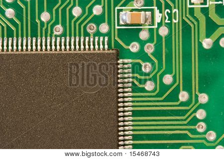 et nærbillede af en elektronisk printplade