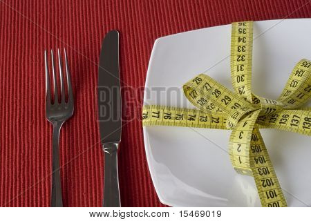 concept de restauration saine dans un fond rouge