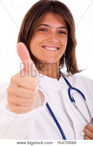 médico de mulher amigável, fazendo o gesto de Ok (isolado no branco)