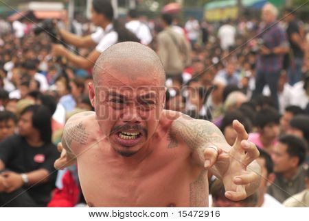 Festiwal tatuażu w Wat Bang Phra w Nakhon Chaisi w pobliżu Bangkok, Tajlandia