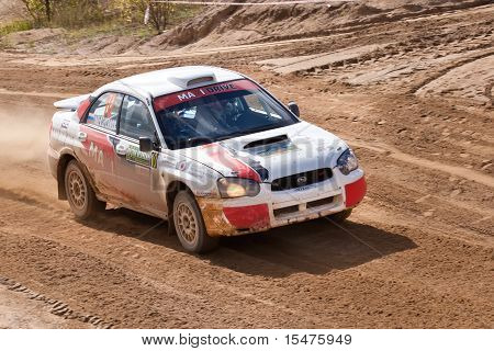 Rostov, Rusko - září 05: Uriy Volkov řídí auto Subaru Impreza během Rostov Velikiy Rusko