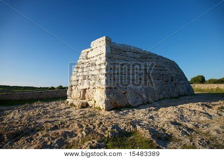 Naveta Des Tudons Side