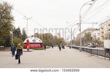 Rostov-on-Don Russia -October 29 2016: On Bolshaya Sadovaya moving cars. On the sidewalk are pedestrians