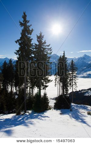 Blick vom Scmitten über Kaprun Resort und Kitzsteinhorn Gipfel