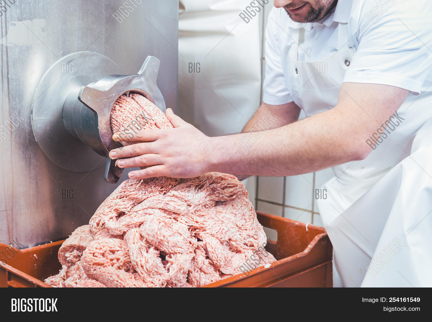 мясо птицы механической обвалки. аппарат для приготовления фрикаделек rwj-300 foodatlas. неопресс для обвалки рыбы voltek szc-1000. производство рыбного фарша. оборудование для производства мясных продуктов.