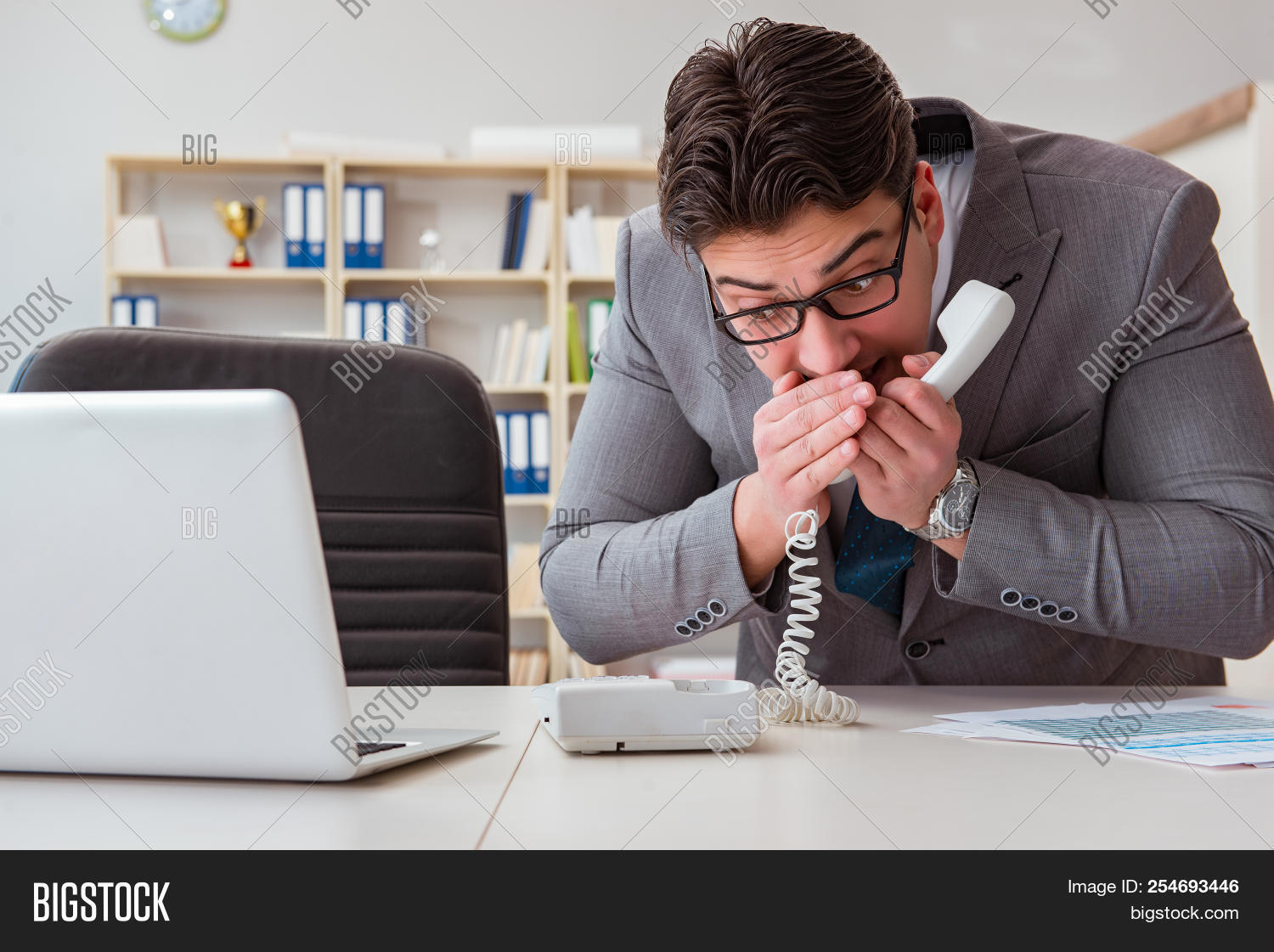 Смартфон и я едины. I over the phone when. I over the phone when. Говорит по мобильному телефону. Злая женщина с телефоном.