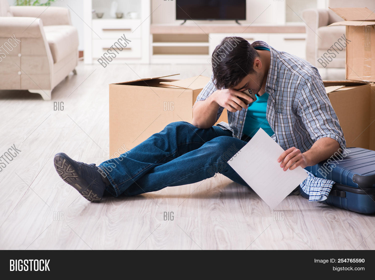 мужчина читает записку. офис письмо. человек отправляет письмо рисунок. человек переписывается. доставщик документов.