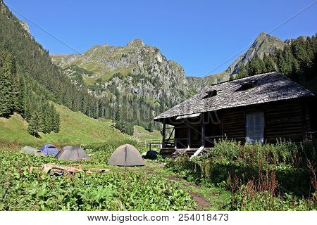 Hut / Shelter / Sheepfold And Tents - Camping Site On The Valea Rea Trail To The Moldoveanu Peek . M