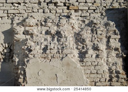 Takkede hvide mur