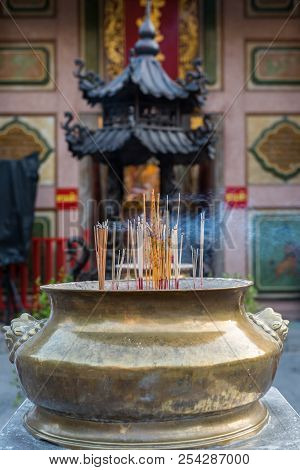 Bangkok, Thailand - March 31, 2018 : Wat Mangkon Kamalawat (leng Noei Yi) Is A Chinese Temple Under 