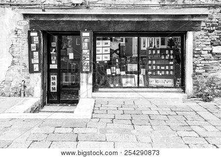 Venice, Italy - December 26, 2014:  A Stationery In Calle Dei Botteri