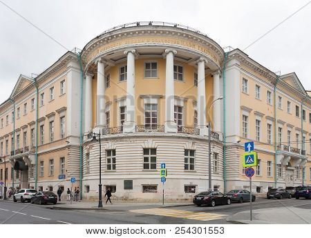 Moscow, Russia - August 16, 2018: Painting Sculpture Architecture Academy Building In Myasnitskaya S
