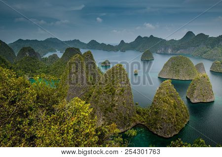 Panorama Marine Reserve Raja Ampat In New Guinea