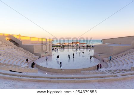 Doha, Qatar - Jan 9th 2018 - Locals And Residents Enjoying A Open Area In A Late Afternoon In Doha, 