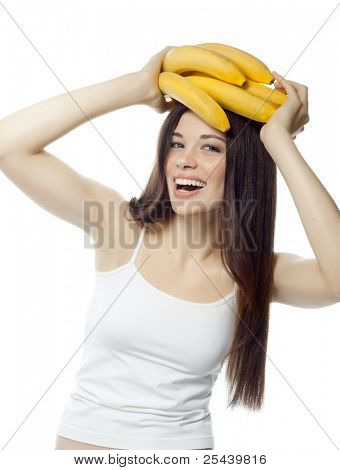Ritratto di donna sorridente attraente indoeuropea isolata su bianco studio girato con banane
