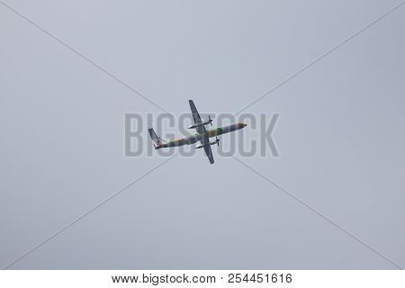 Hs-dqd Bombardier Q400 Nextgen Of Nokair.