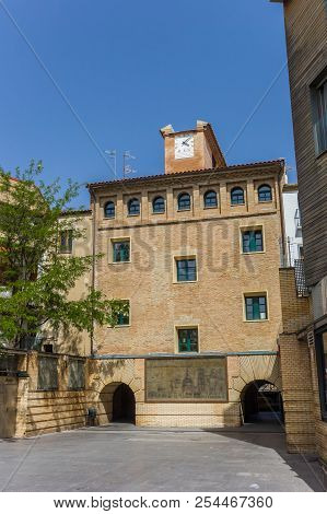 Tudela, Spain - April 22, 2018: Historic City Gate In The Center Of Tudela, Spain