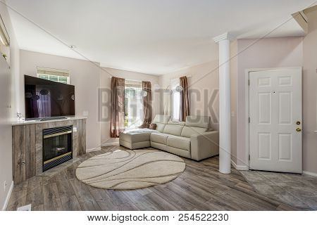 Cozy And Elegant Living Area With Fireplace.