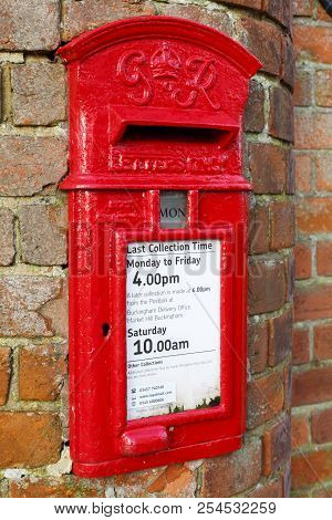 Buckingham, Uk - January 16, 2016. A Traditional British Post Box Is Set Into A Wall In Buckinghamsh