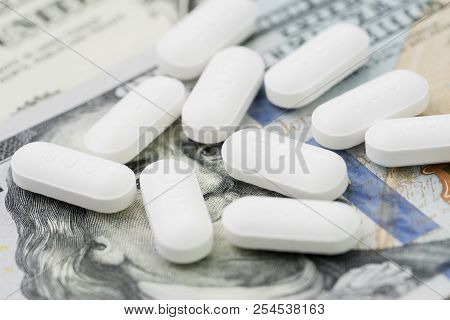 Health Care, Pharmacy And Medical Industry Business Concept, 500 Miligrams White Tablet Pills On Fac