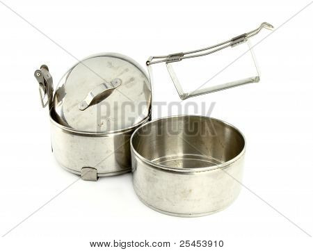 Tiffin เงินโลหะแยก คอนเทนเนอร์อาหารบนพื้นหลังสีขาว