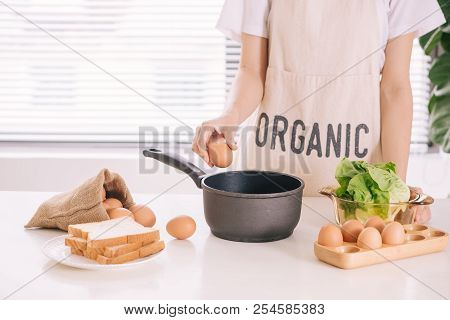 To Boilling The Egg Put An Egg To The Pot