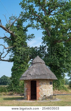 Thatched Roof Shelter Built In Honor Of The Silver Jubilee Of Queen Elizabeth Ii In Merton, Norfolk,