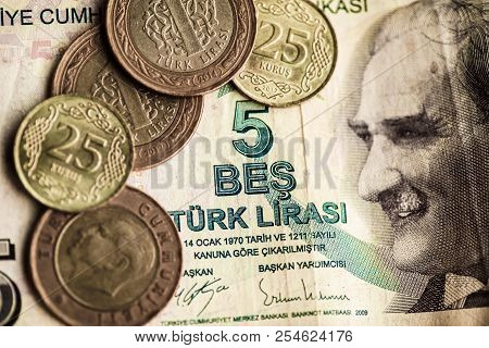 Close Up Turkish Lira Bills And Coins On Wooden Table, Turkish Lira (turkish Turk Parasi), High Exch