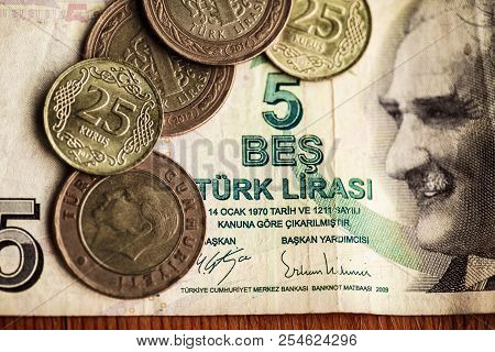Close Up Turkish Lira Bills And Coins On Wooden Table, Turkish Lira (turkish Turk Parasi), High Exch