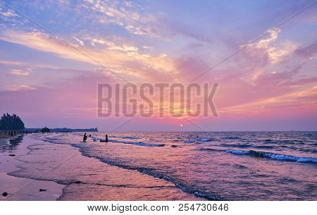 The Bright Purple Sunset Over The Bay Of Bengal With A View On Scenic Beach Line Of Chaung Tha, Myan