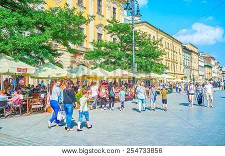 Krakow, Poland - June 11, 2018: The Main Market Sqaure In Krakow Is A Very Pleasant Place To Walk Wi