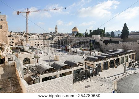 Jerusalem, Israel, August 18, 2018 : Early Morning View Of Square In Front Of The Western Wall, Temp