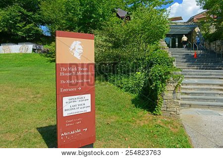 Hartford, Ct, Usa - Aug. 16, 2015: Sign Of Entrance To Mark Twain House. Mark Twain House And Museum