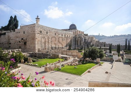 Jerusalem, Israel, August 18, 2018 : Early Morning View Of The Al-aqsa Mosque, El-ghawanima Tower An
