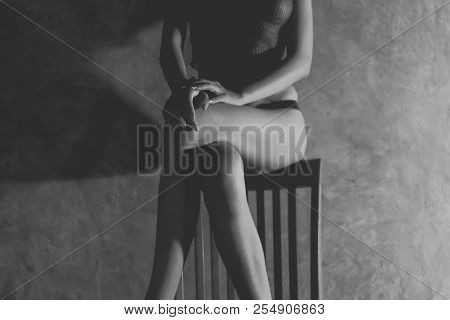 女性裸体自慰 图片、插图和矢量图（免费） - Bigstock