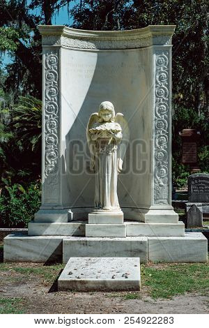 Cemetery Statuary Statue Bonaventure Cemetery Savannah Georgia