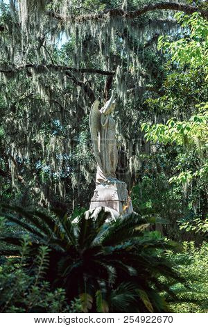 Cemetery Statuary Statue Bonaventure Cemetery Savannah Georgia