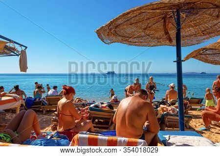 Sharm El Sheikh, Egypt - February 13, 2020: People Resting At El Fanar Beach In Egypt
