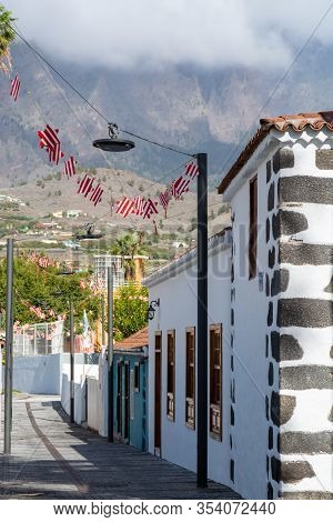 Old Charmant Houses In Los Llanos De Aridane, Tropical La Palma Island, Canary, Spain In Winter