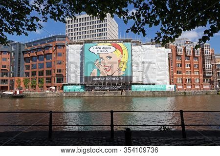 Bristol, Uk - June 10, 2015: A Hoarding Advertising A New Housing Development With The Slogans 