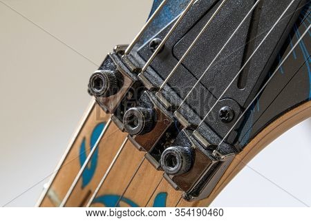 Electric Guitar Locking Top Nut And Strings