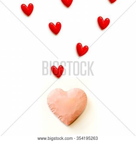 The Red Small Hearts Overflow Around The Pink Heart, And Fly Upwind.and Pink Background And Copy Spa