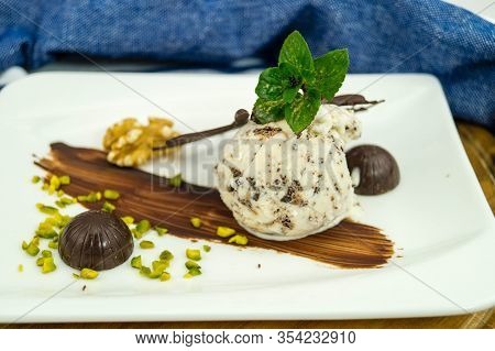 Stracciatella Italian Ice Cream With Dark Chocolate
