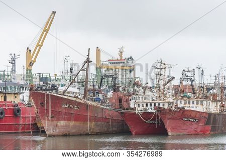 Mar Del Plata, Buenos Aires / Argentina; Feb 1, 2017: Boats And Cranes In The Harbor