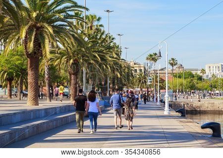 Barcelona, Spain - May 16, 2017: Unknown People Walking On The Moll De Bosch I Alsina Street In Port